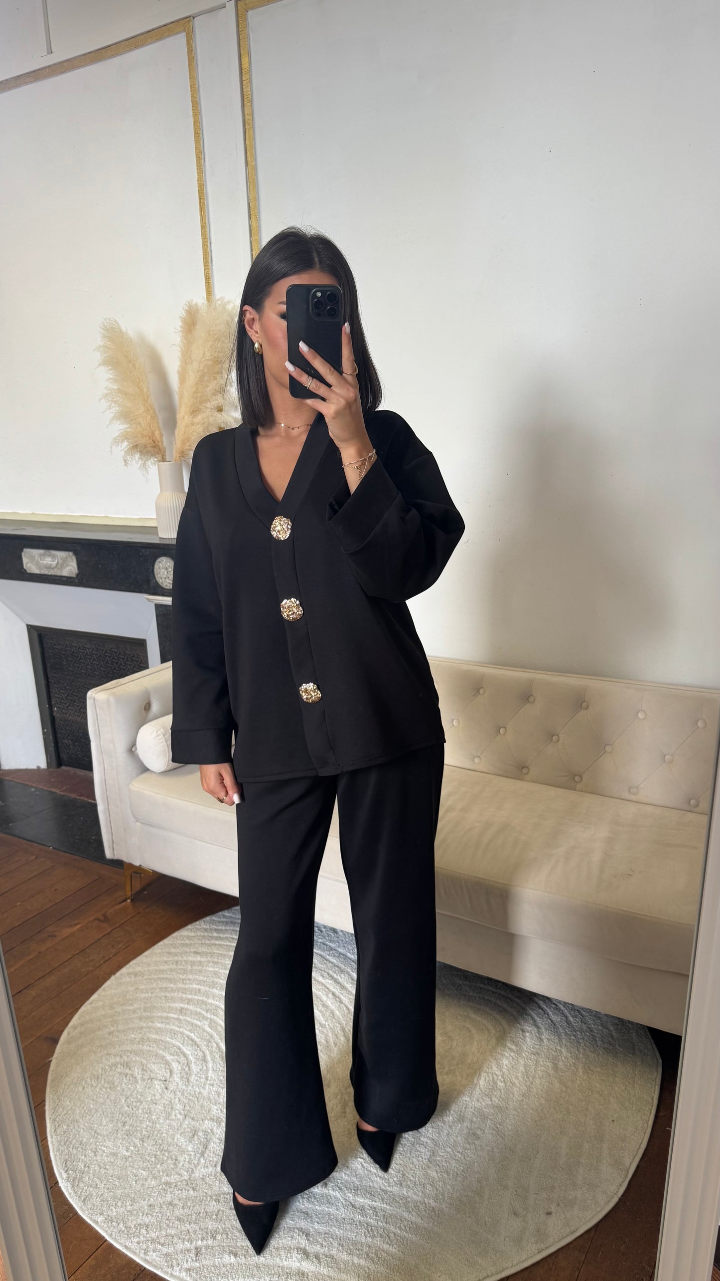Ensemble pantalon noir broche dorée
