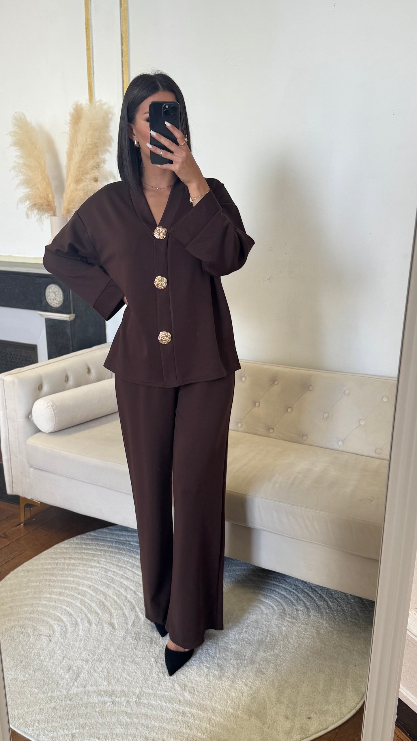 Ensemble pantalon marron broche dorée